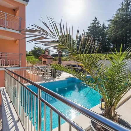 Mirjana With Private Pool Villa Mugeba