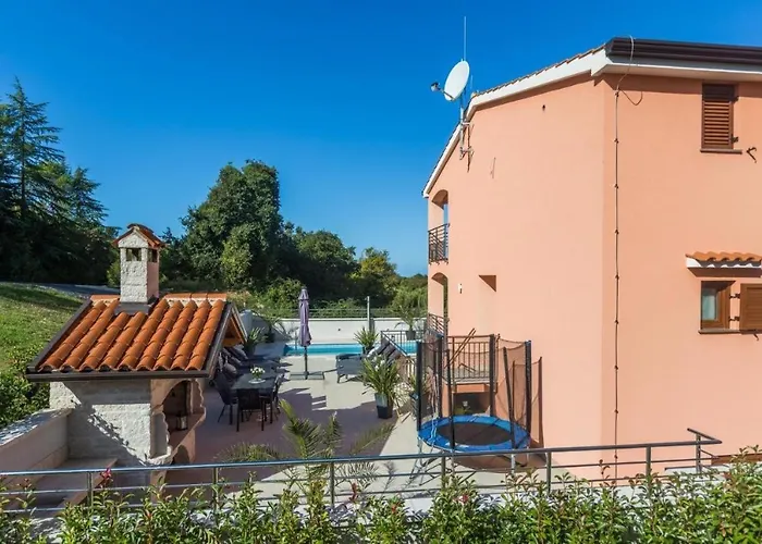 Mirjana With Private Pool Villa Mugeba