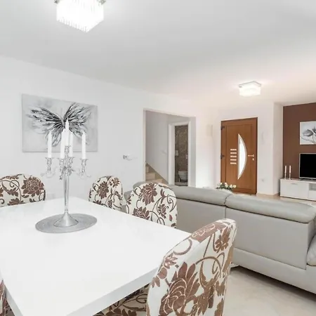Villa Mirjana With Private Pool *