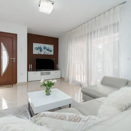 Mirjana With Private Pool Villa *