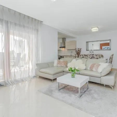 Villa Mirjana With Private Pool Mugeba