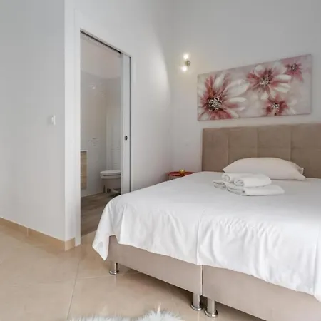 Mirjana With Private Pool Villa