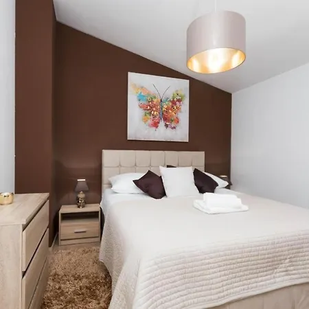 Mirjana With Private Pool 빌라