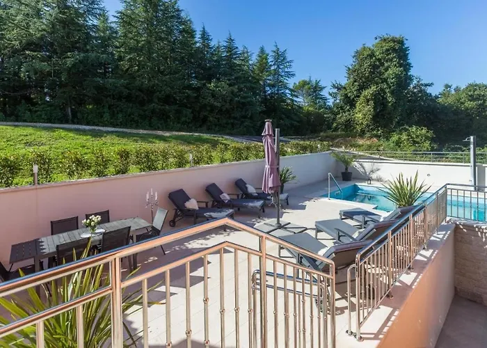 Willa Mirjana With Private Pool