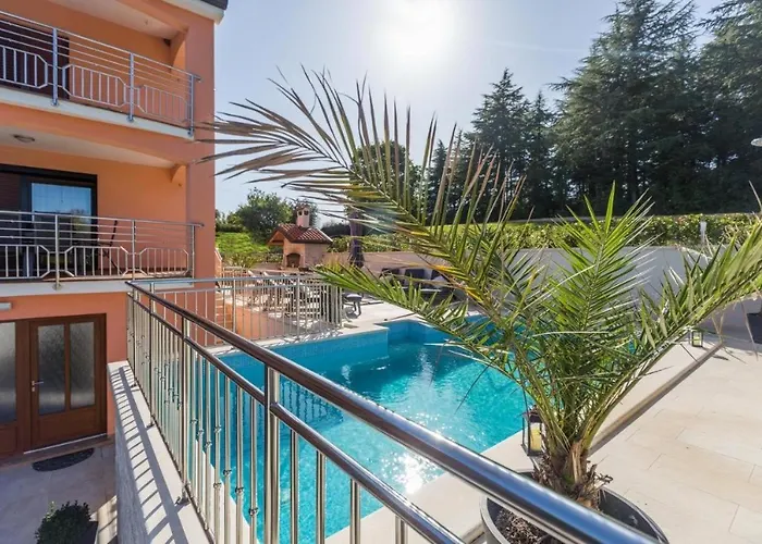 Mirjana With Private Pool Villa Mugeba
